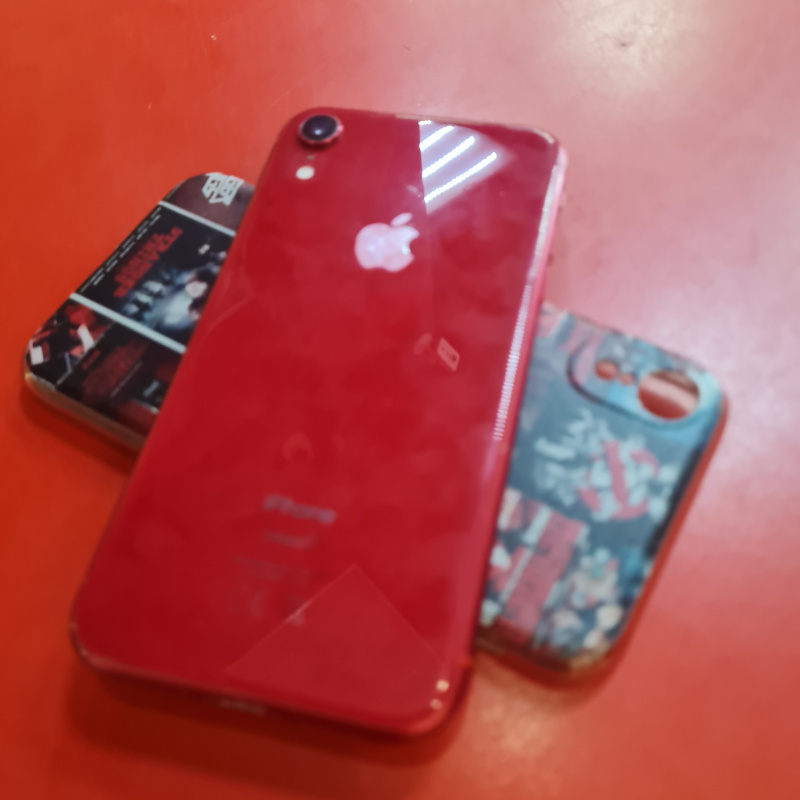 Мобильный телефон Apple iPhone XR