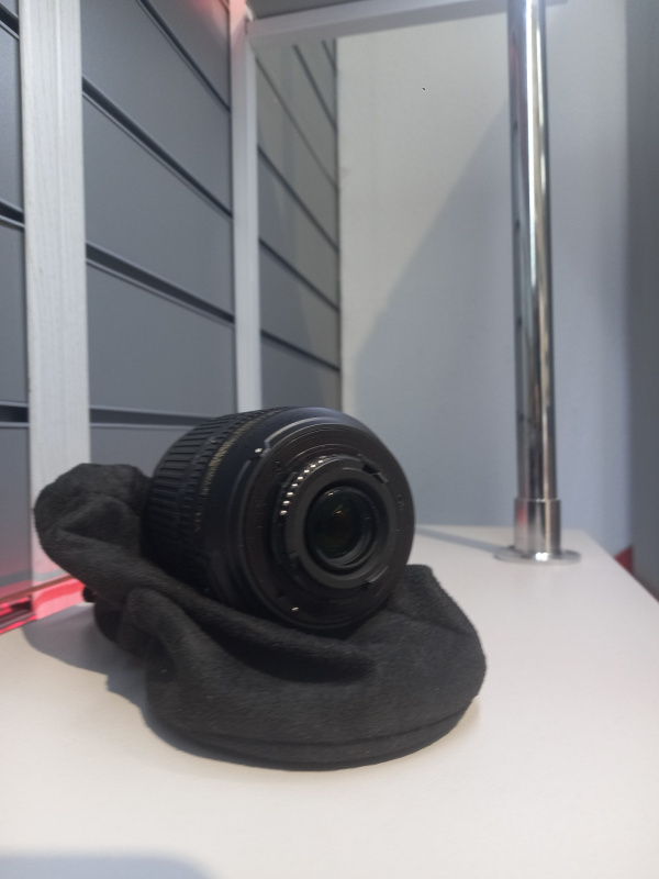 Объектив Nikon AF-S 18-105